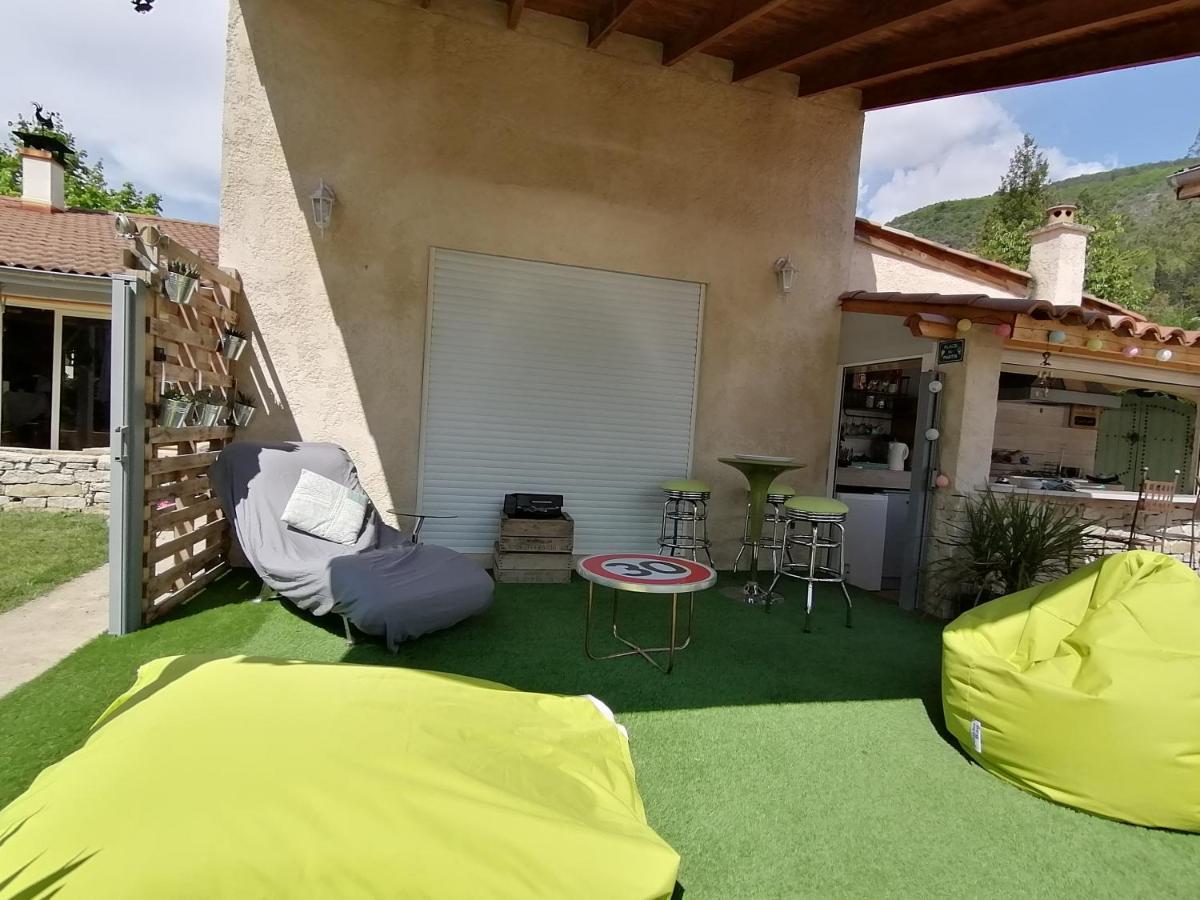Chambre Familiale "Le Pecher" Saillans  Exteriör bild