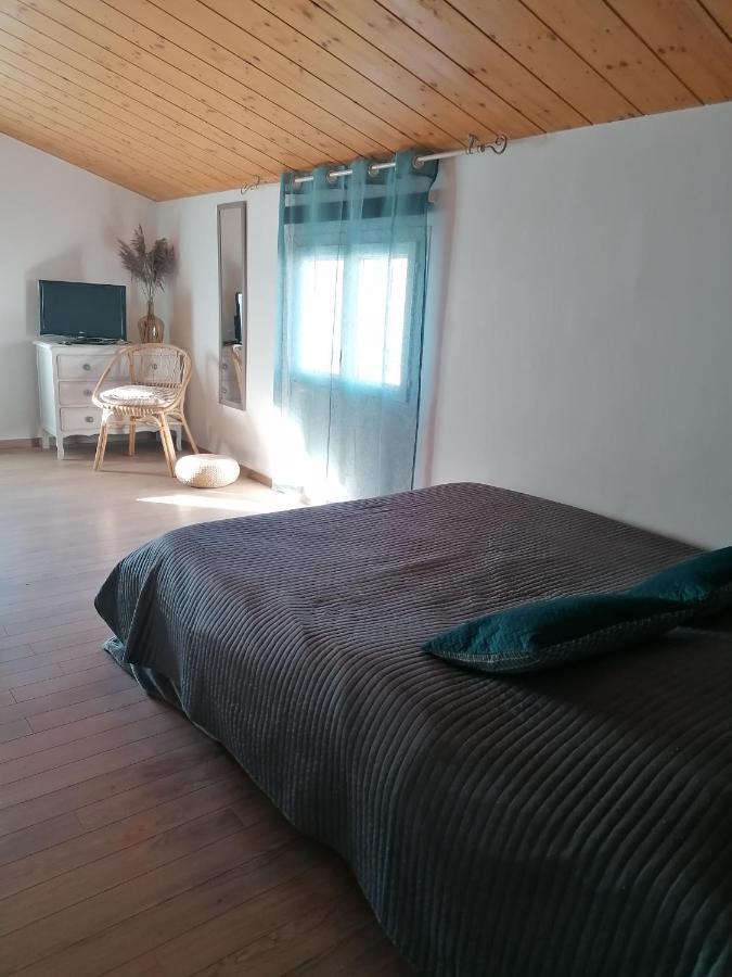 Chambre Familiale "Le Pecher" Saillans  Exteriör bild