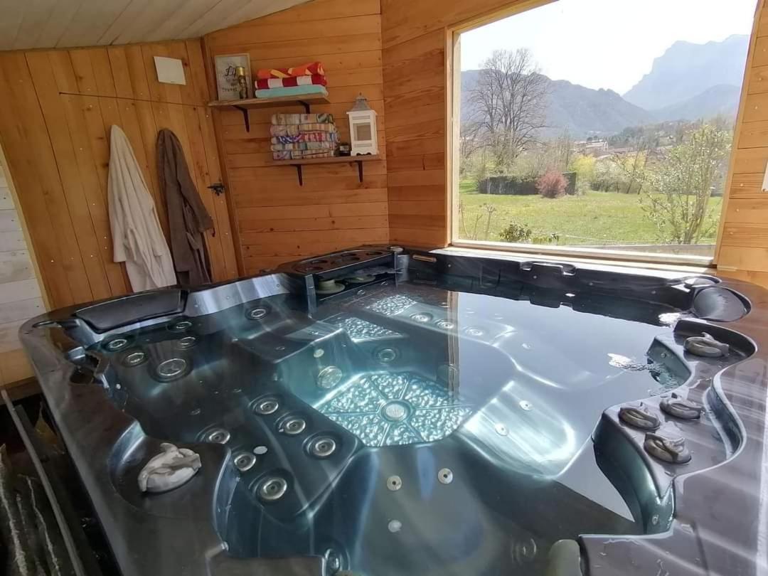 Chambre Familiale "Le Pecher" Saillans  Exteriör bild
